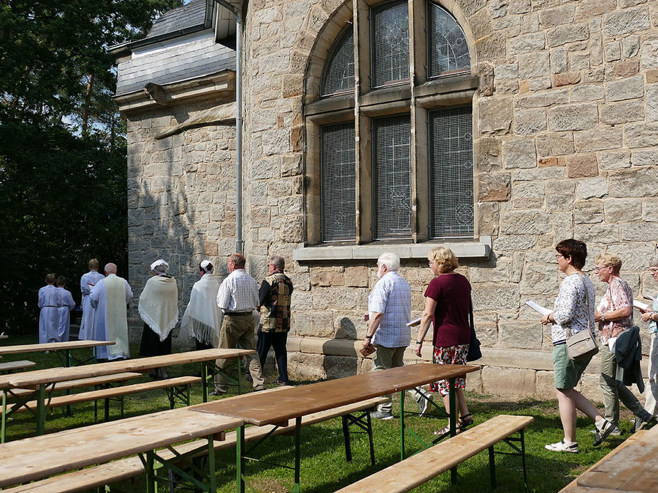 Nachfeier des Mährisch-Neustädter Wachsstockfestes an der Weingartenkapelle (Foto: Karl-Franz Thiede)